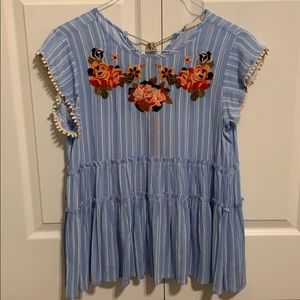 Altar’d State embroidered Top! Size Medium